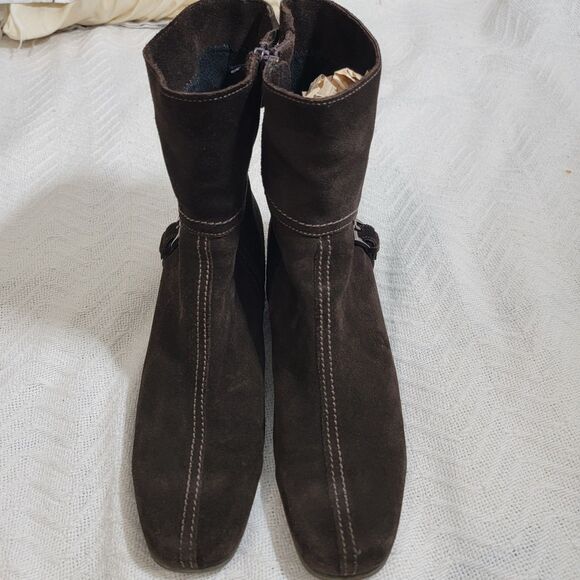 LA CANADIENNE Waterproof Suede Ankle Bootie Square Toe Low Wedge Brown Size 10 - Picture 10 of 16